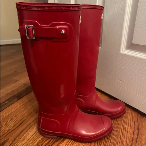 Hunter Classic Red Tall Boots - Picture 2 of 8
